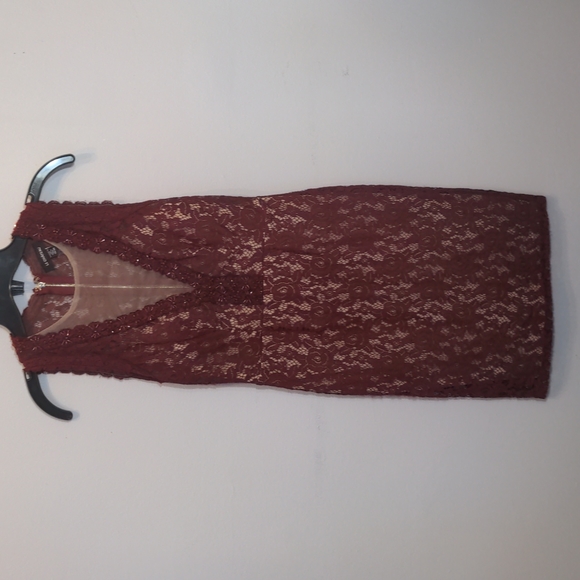 Le chateau Dress - Picture 1 of 3